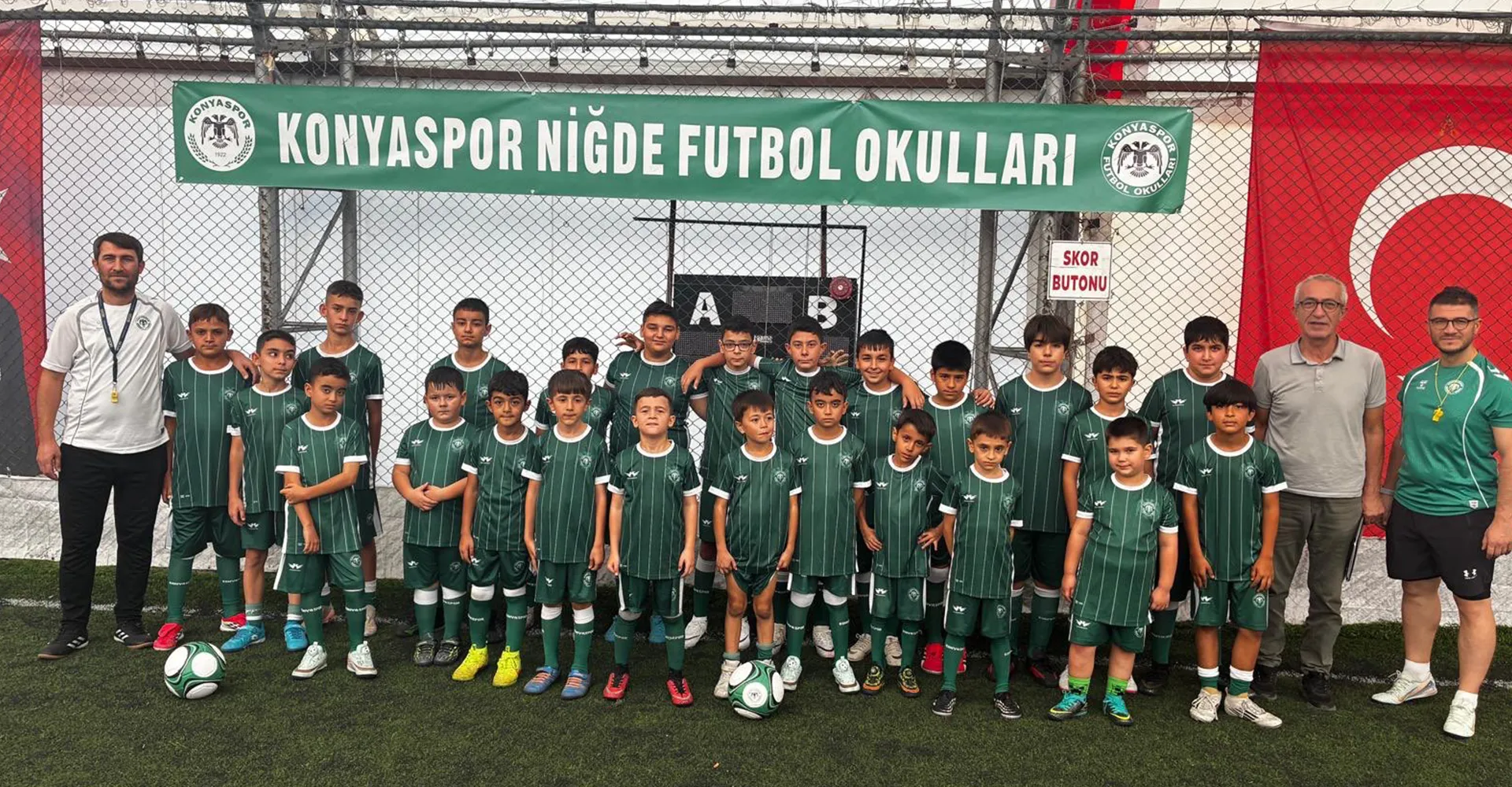 Konyaspor Futbol Okulları koordinatörü Selçuk Buğdaycı Niğde’de bulunan futbol okulumuzu ziyafet etmiştir.